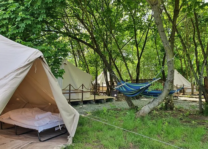 Glamping Lawica- Splywy Przelomem Bardzkim Tente de luxe *