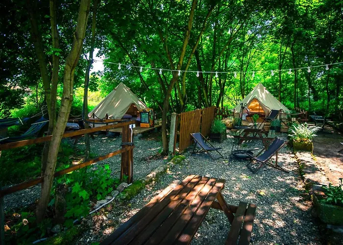 Glamping Lawica- Splywy Przelomem Bardzkim ラグジュアリーテント クウォツコ